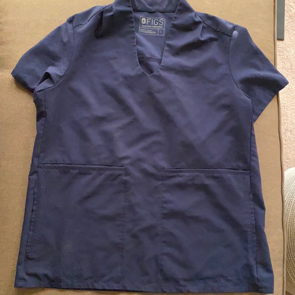 Figs scrub top